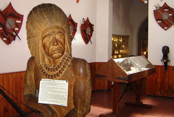 Escultura indígena en el Museo del Indio y del Gaucho