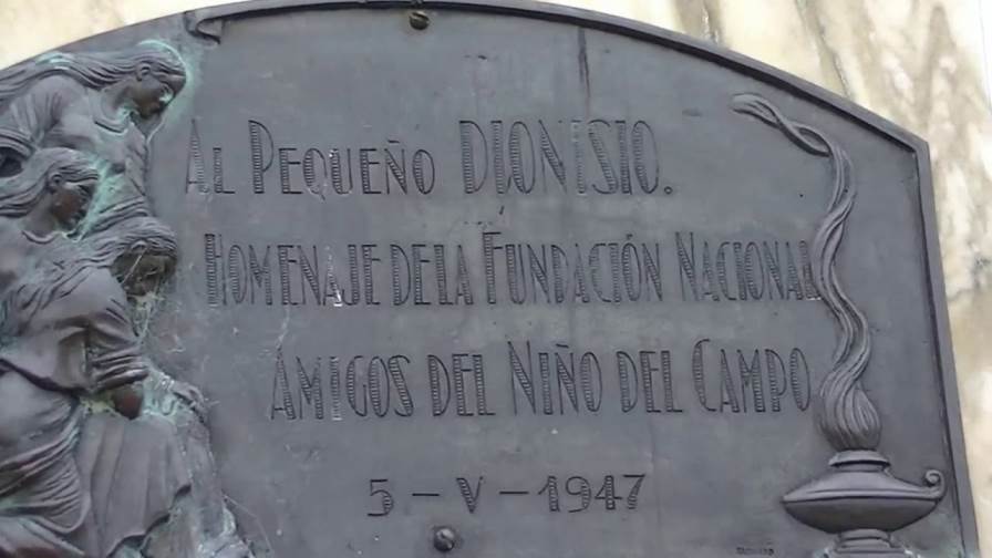 Placa homenaje a Dionisio Díaz