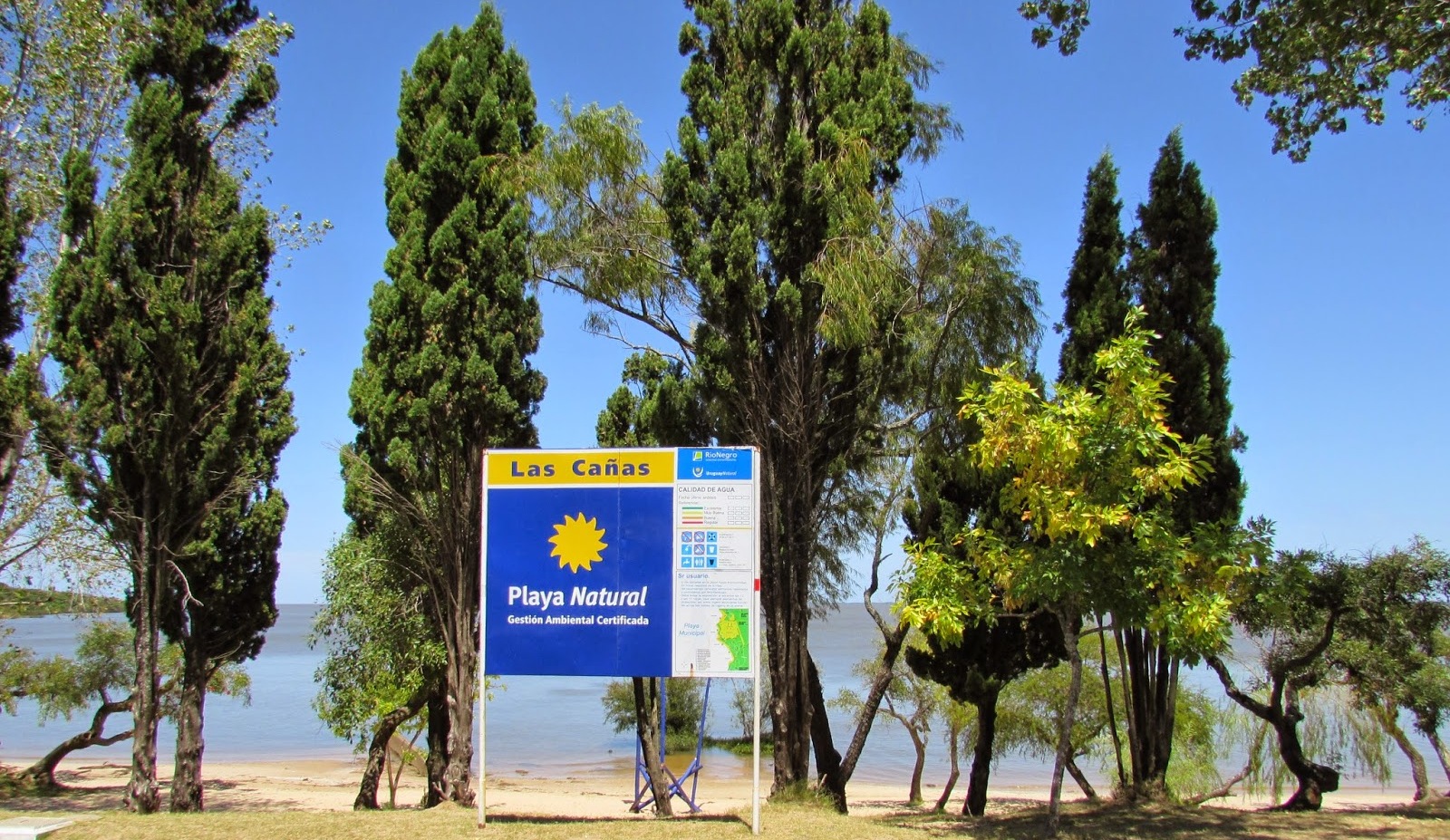 Cartel de bienvenida en Las Cañas