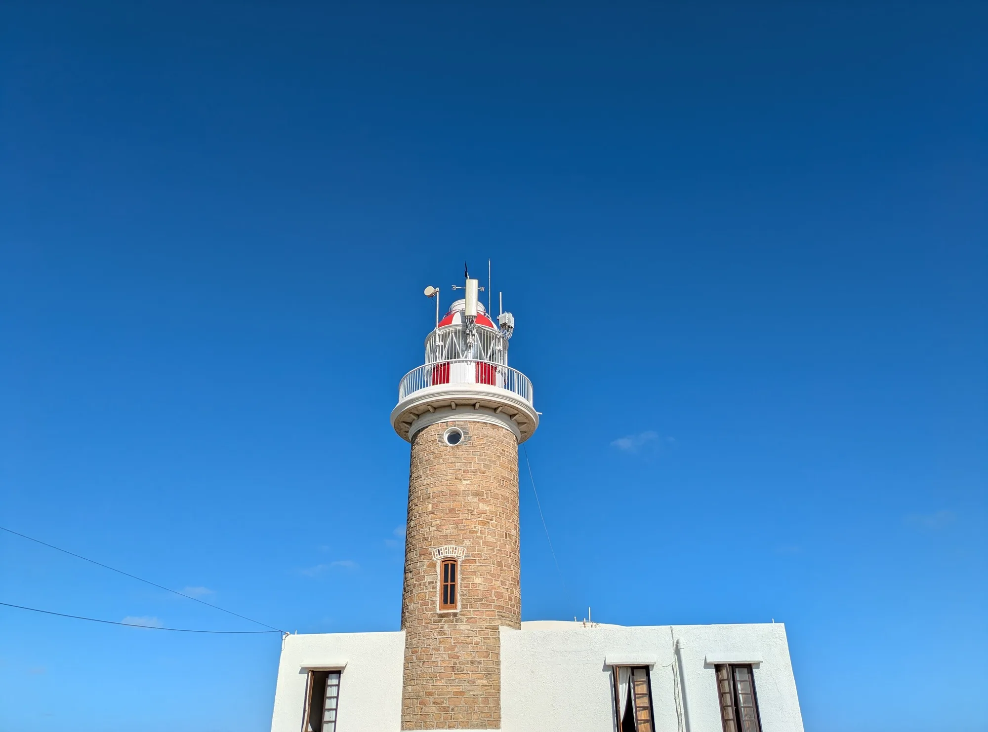Explorando el Faro de Punta Brava y su paisaje costero